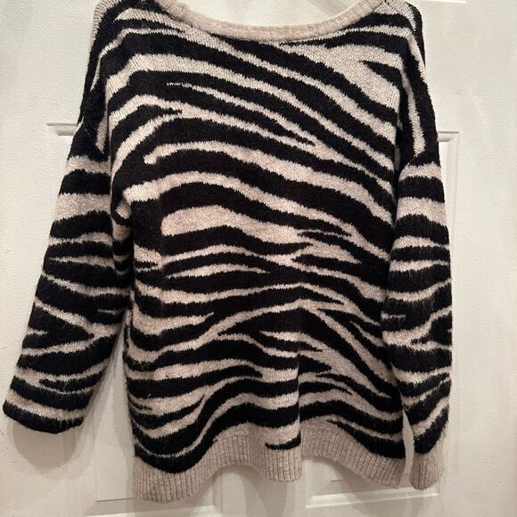 Express Fuzzy Sweater - Picture 3 of 3